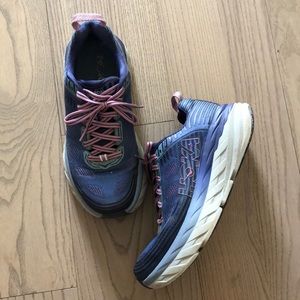 Women’s Hoka Bondi 6 in purple and pink